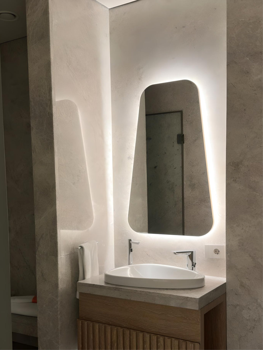 Assymetric Mirrors